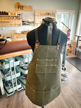 PEG APRON
