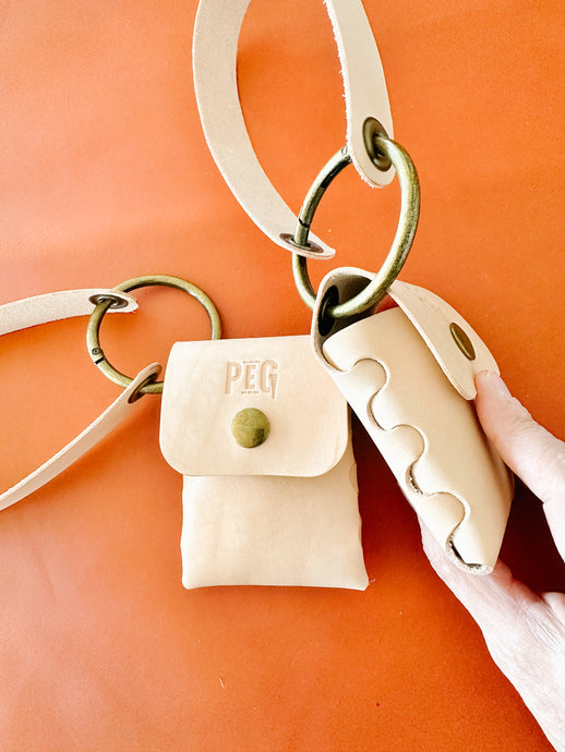 PEG WRISTLET - NATURAL