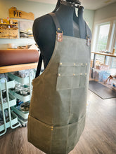 PEG APRON