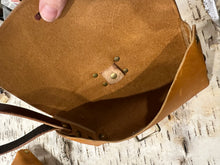 ARBUTUS CLUTCH - Vintage Vibes