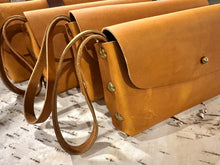 ARBUTUS CLUTCH - Minimalist