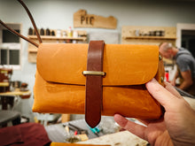 ARBUTUS CLUTCH - Vintage Vibes