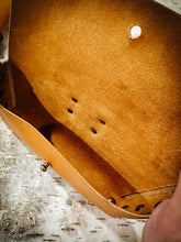 ARBUTUS CLUTCH - Minimalist