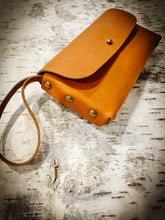 ARBUTUS CLUTCH - Minimalist