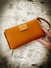 ARBUTUS CLUTCH - Minimalist