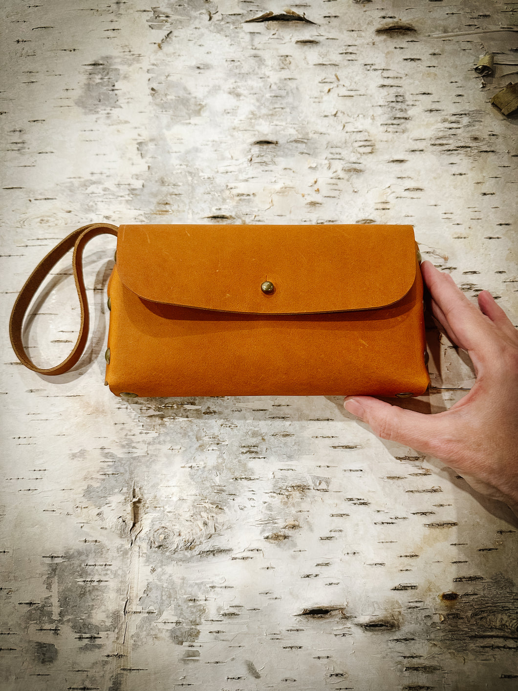 ARBUTUS CLUTCH - Minimalist