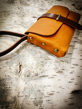 ARBUTUS CLUTCH - Vintage Vibes