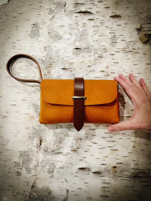 ARBUTUS CLUTCH - Vintage Vibes