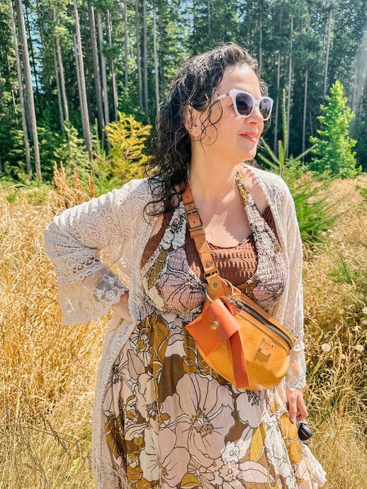 PEG SIGNATURE CROSSBODY